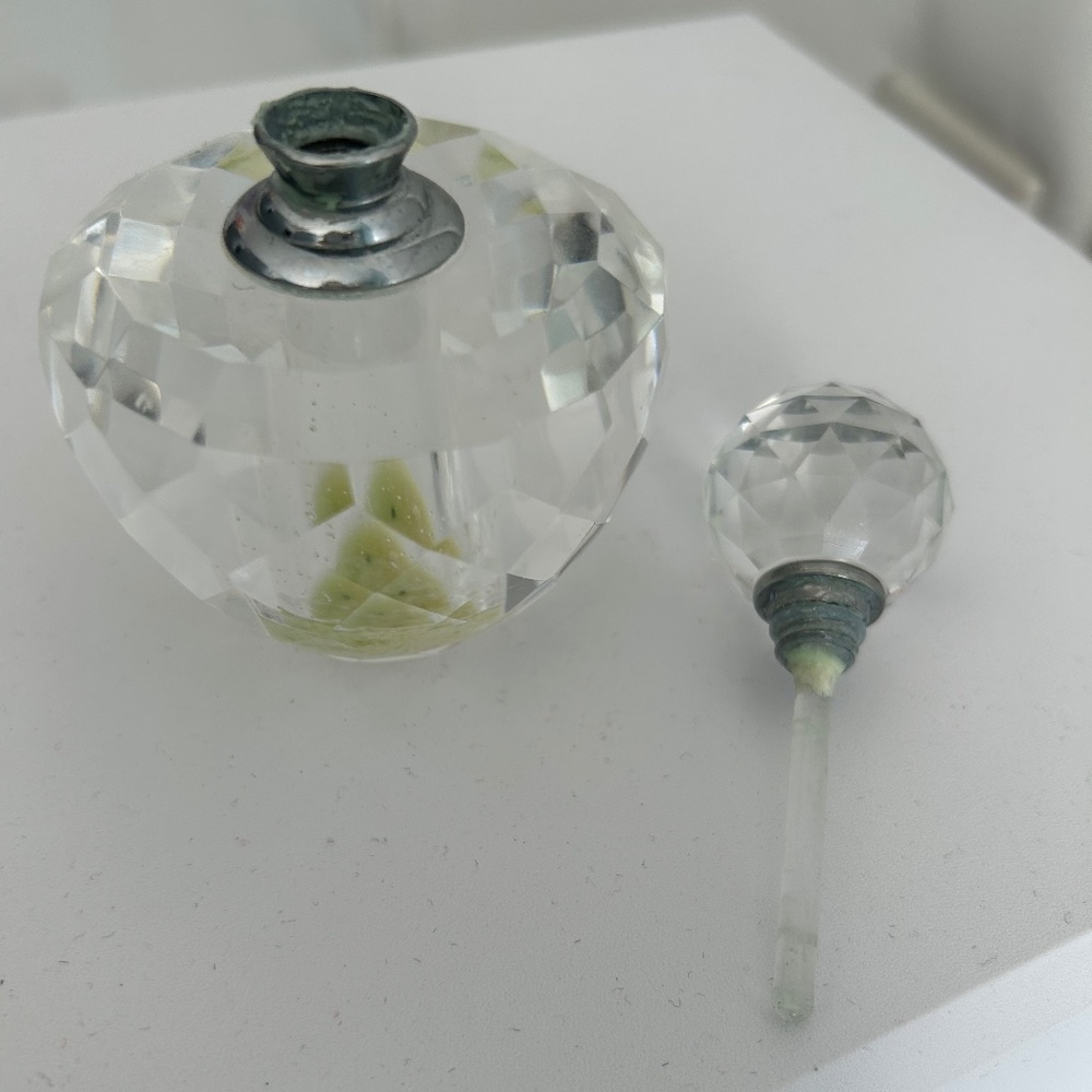 Crystal perfume bottle - Picture 2 of 4